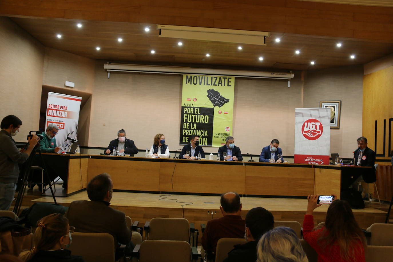 Representantes de Psoe, PP, Cs, Podemos y UPL participan en una mesa de debate organziada por CCOO y UGT con el compromiso de «cumplir lo pactado» | Las culpas del «parón» de la Mesa se reparten y sindicatos amenazan con movilizaciones en caso de no poner una pronta solución.