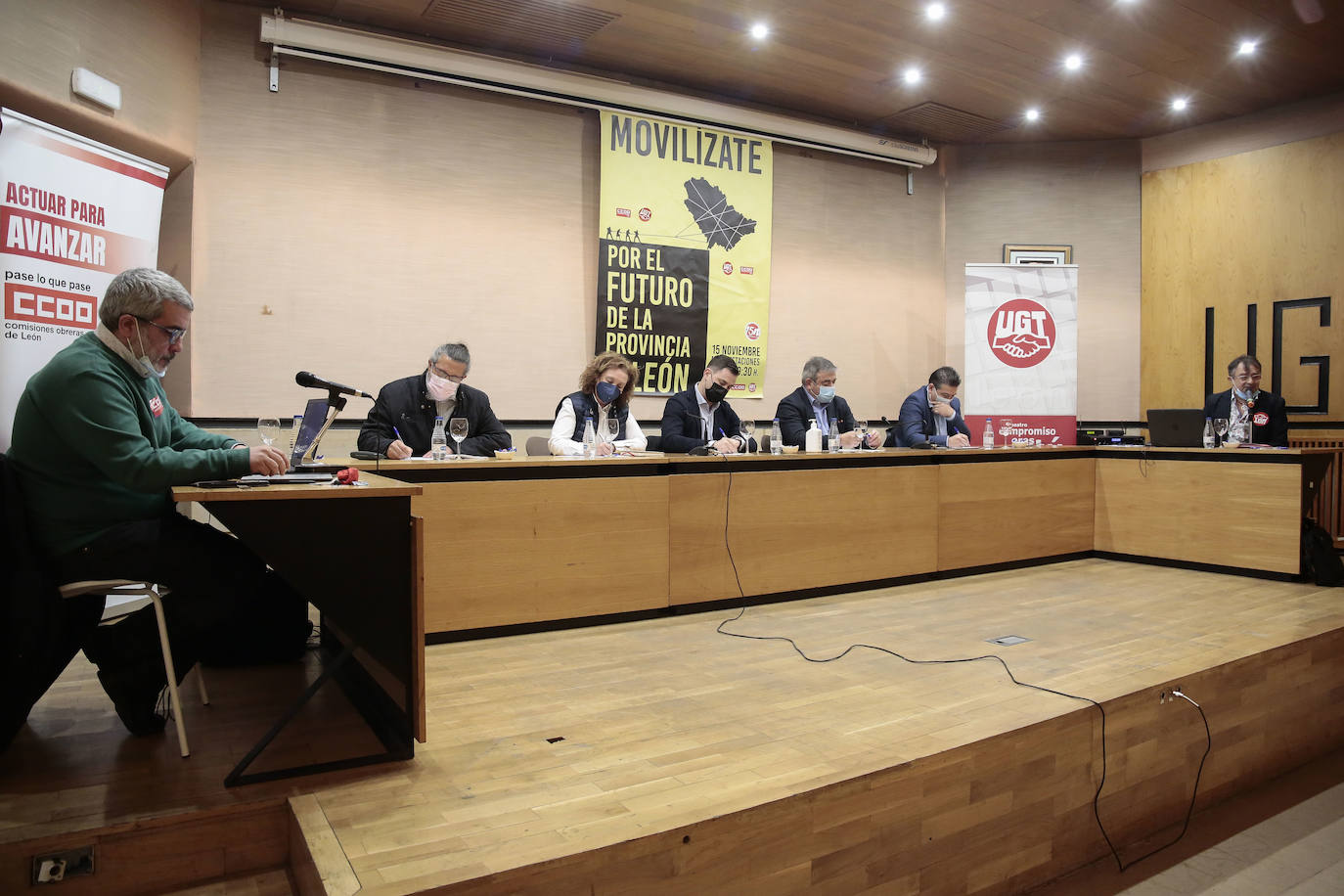 Representantes de Psoe, PP, Cs, Podemos y UPL participan en una mesa de debate organziada por CCOO y UGT con el compromiso de «cumplir lo pactado» | Las culpas del «parón» de la Mesa se reparten y sindicatos amenazan con movilizaciones en caso de no poner una pronta solución.