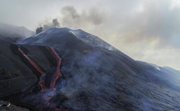 El volcán CUmbre Vieja sigue expulsando lava. 