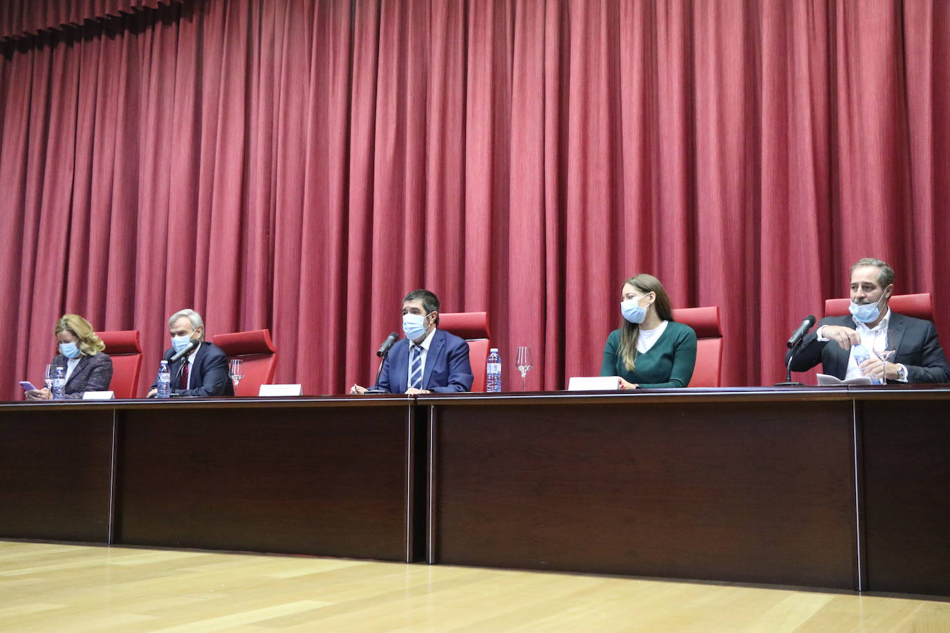 José Pedro Fernández toma posesión de su nuevo cargo como gerente en el Complejo Asistencial Universitario de León.
