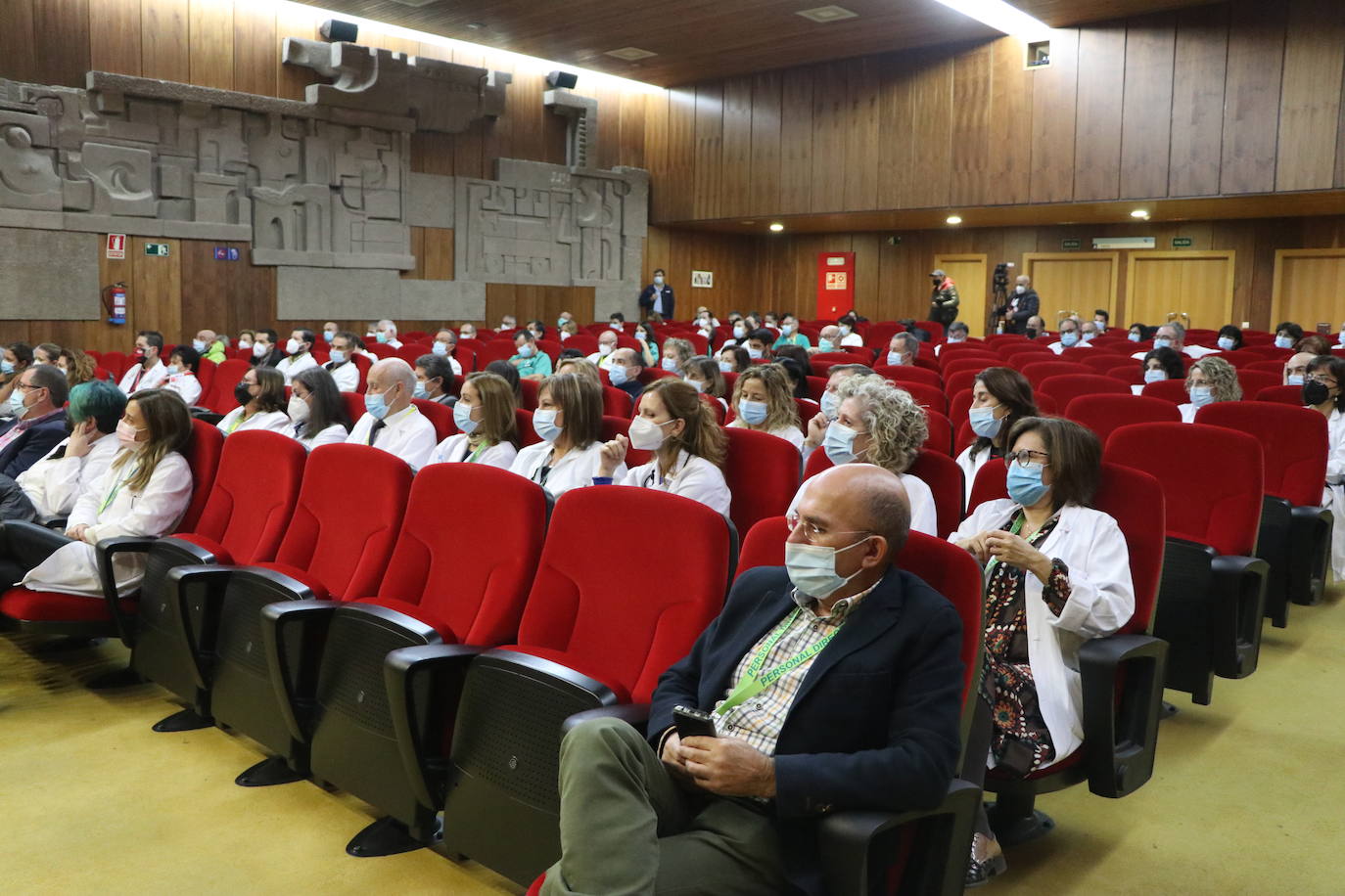 José Pedro Fernández toma posesión de su nuevo cargo como gerente en el Complejo Asistencial Universitario de León.