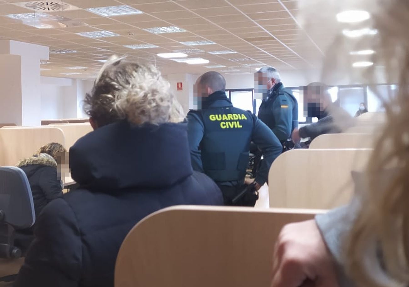 Digitex Comdata recurre a la Guardia Civil para desalojar a 44 trabajadores y el comité de empresa de sus instalaciones. 