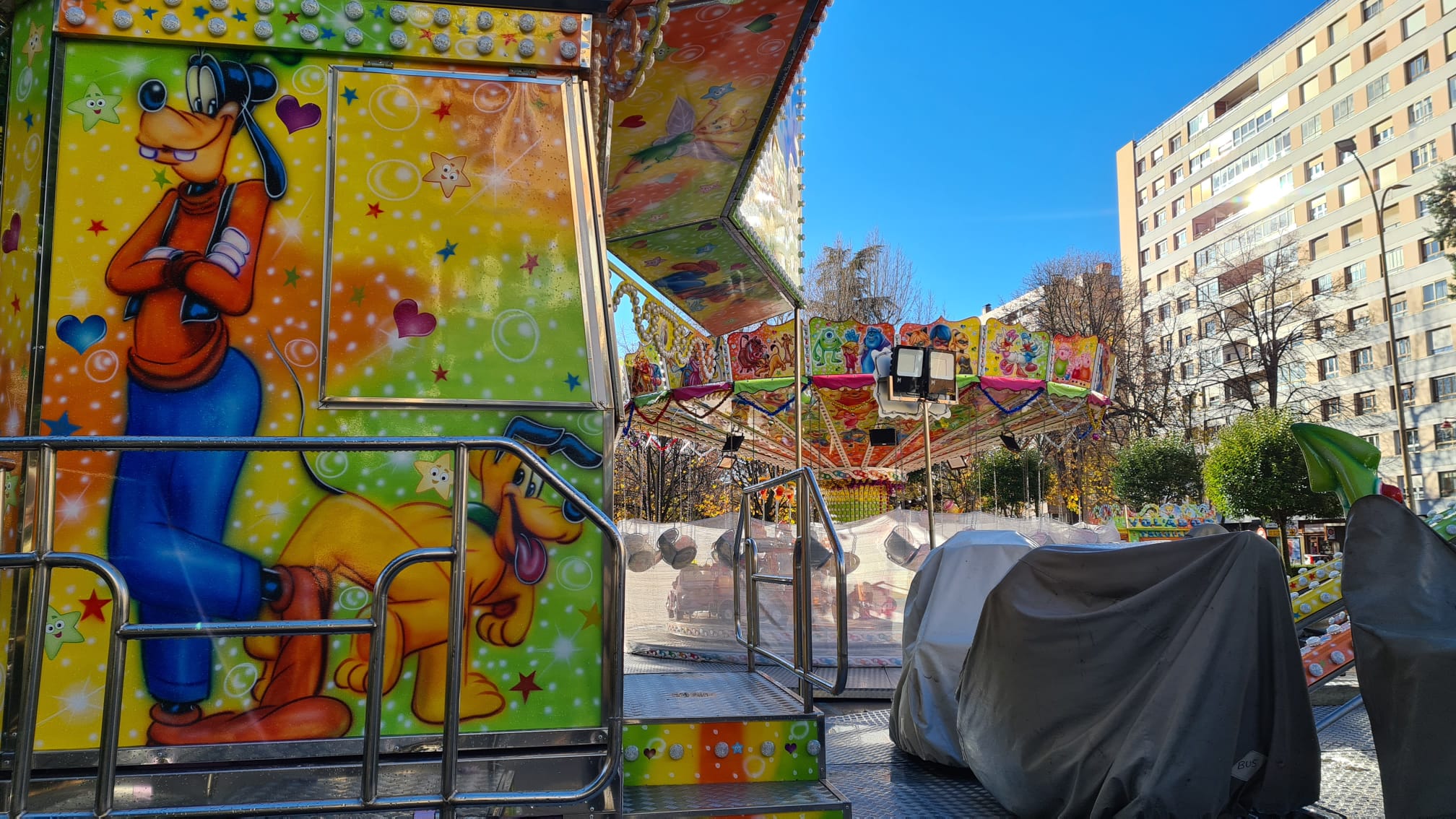 Las atracciones mecánicas infantiles tomarán las calles de León durante la Navidad | Desde este 3 de diciembre y hasta el 9 de enero los más pequeños podrán disfrutar de dieciséis puestos de feria ubicados en siete localizaciones de la ciudad.