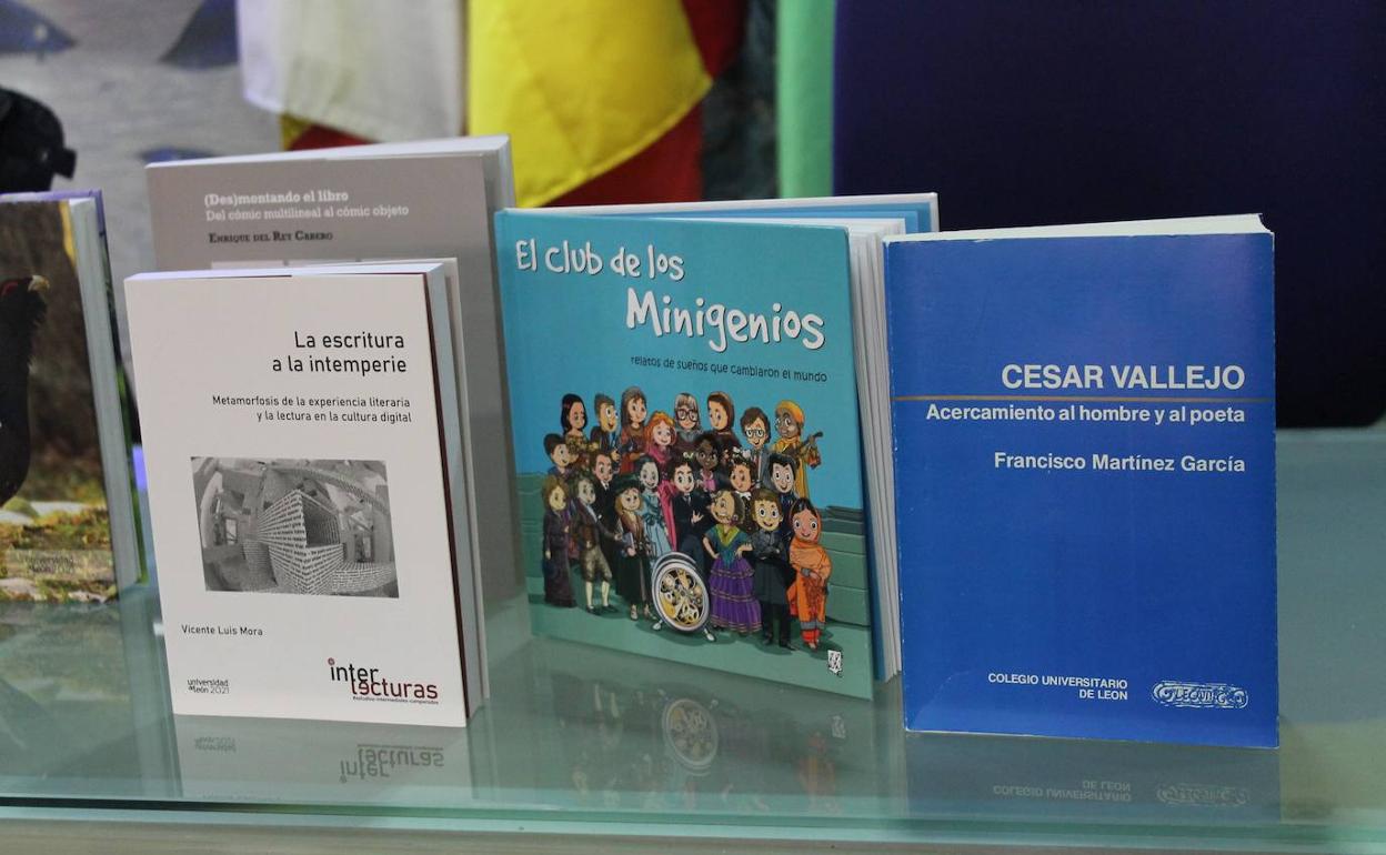 Algunos libros del catálogo de la ULE.