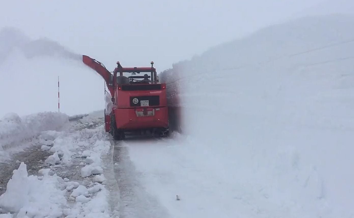 La situación meteorológica vuelve a complicarse en la provincia | Cae la cota de nieve y los paisajes nevados regresan a la zona norte. 