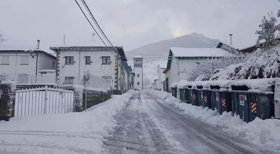 La situación meteorológica vuelve a complicarse en la provincia | Cae la cota de nieve y los paisajes nevados regresan a la zona norte. 