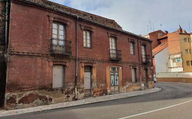 Expropiar las casas adosadas a la muralla romana costará 240.000 euros al Ayuntamiento de León