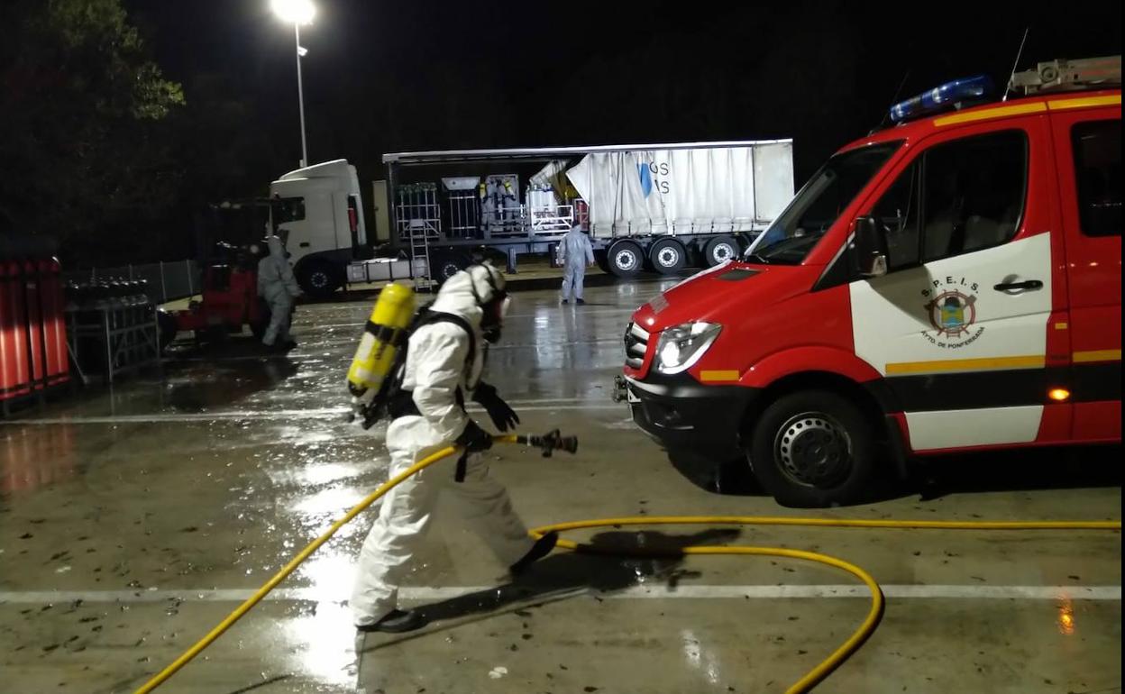 Una de las intervenciones de los Bomberos de Ponferrada durante la pasada noche, en la que tuvieron que movilizar a buena parte de su plantilla.