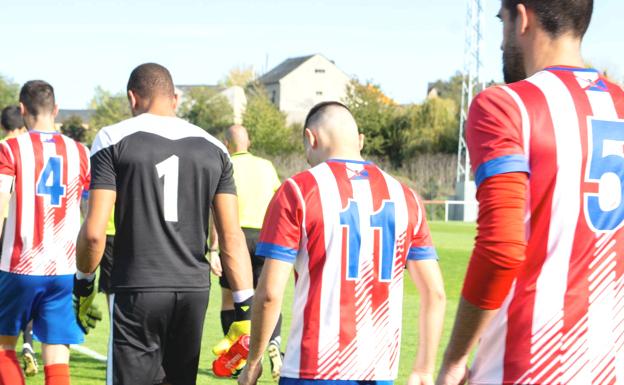 El Atlético Bembibre comienza una nueva etapa con Miñambres al frente del equipo.