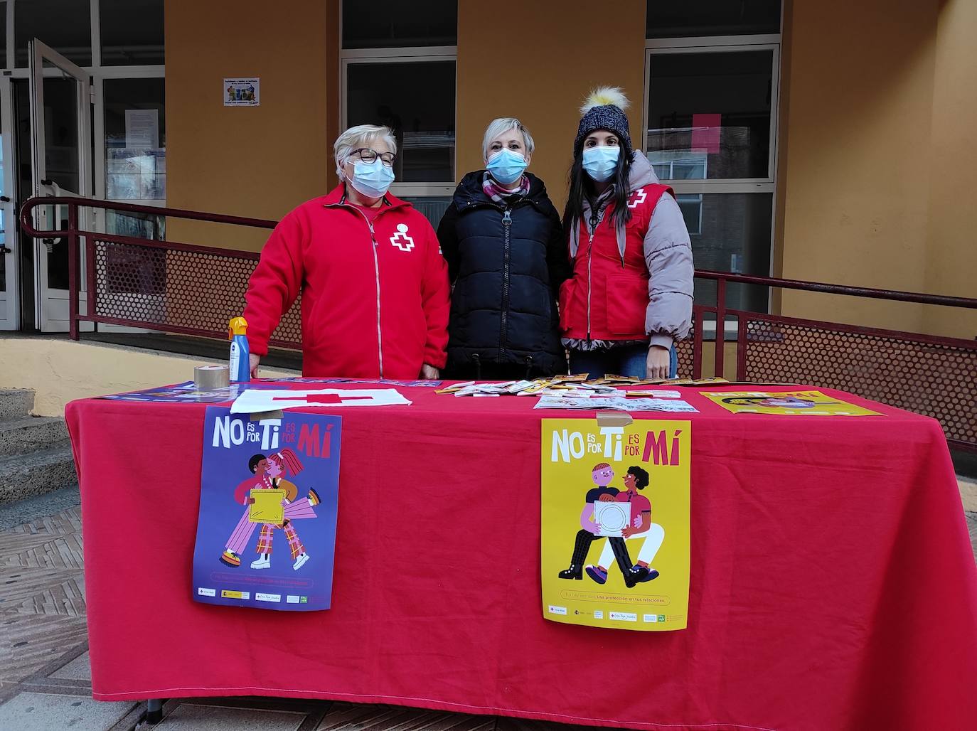 El municipio coyantino ha establecido un puesto de información junto a la Cruz Roja para que los habitantes de Valencia de Don Juan tomen conciencia sobre esta enfermedad.