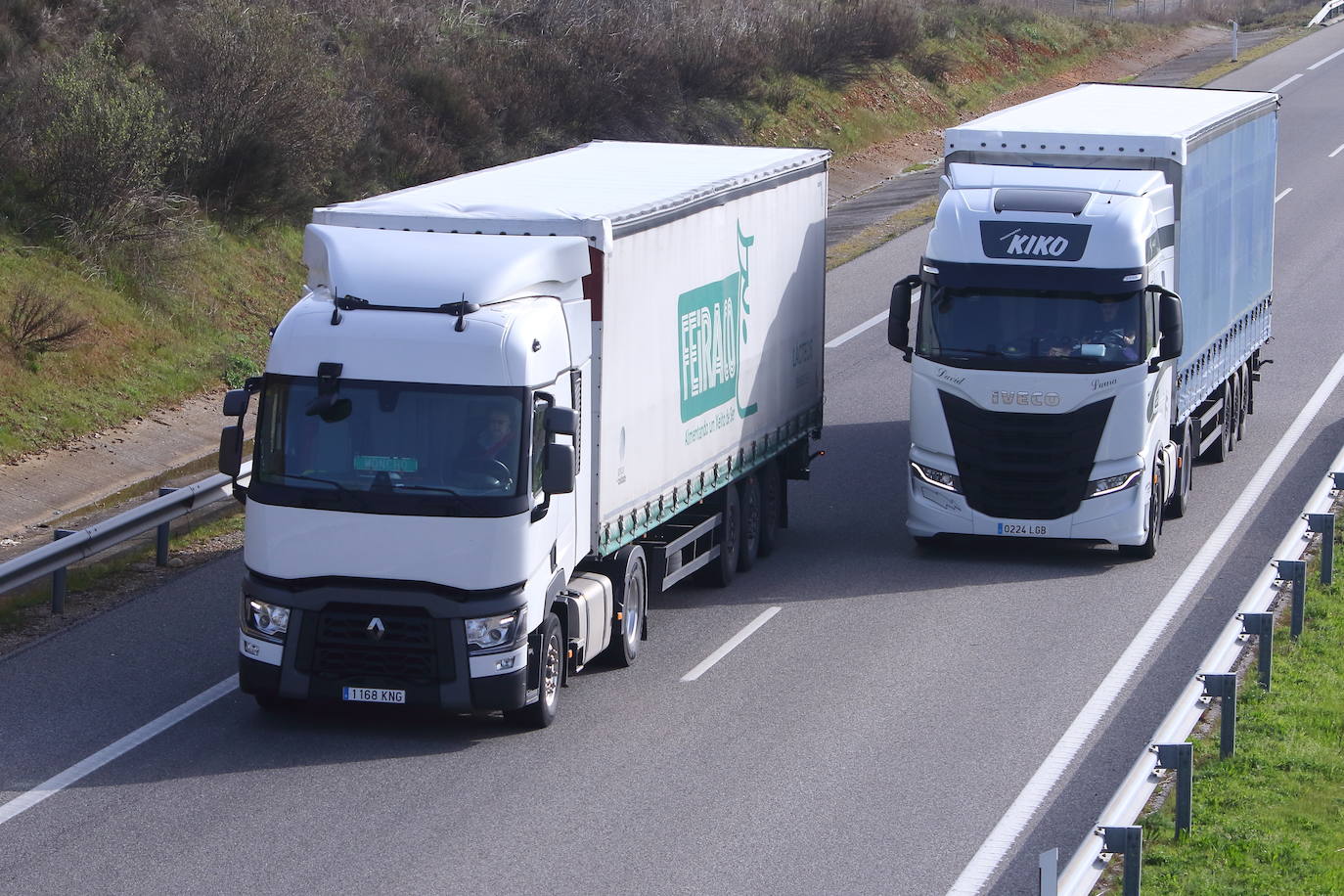 Fotos: Camiones transportan mercancías por carretera