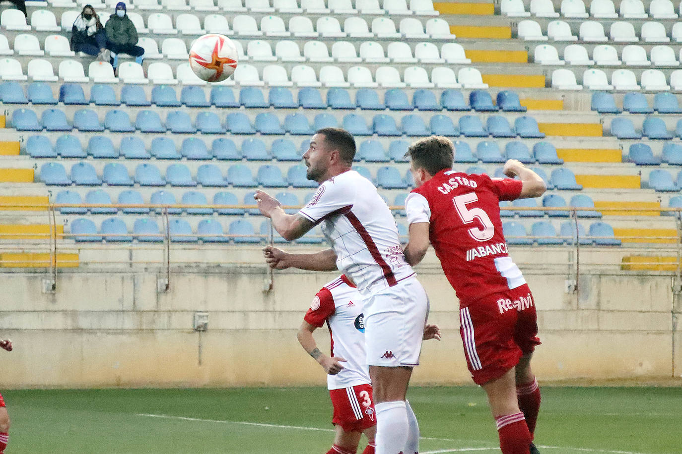 El conjunto leonés recibía en el Reino de León a los olivicos en una nueva jornada de la Primera RFEF.
