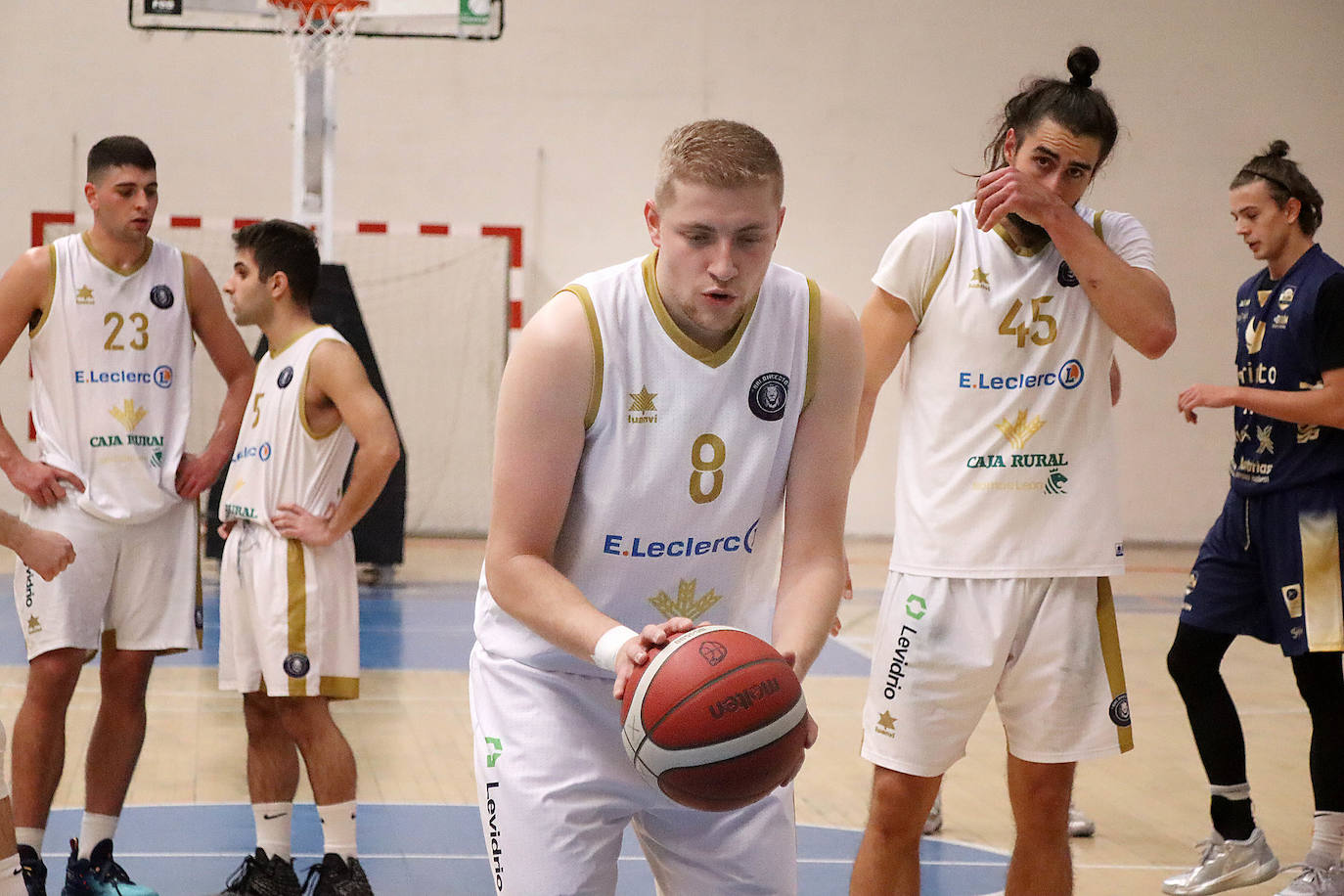 El conjunto leonés logró un contundente triunfo ante el Corinto Gijón.