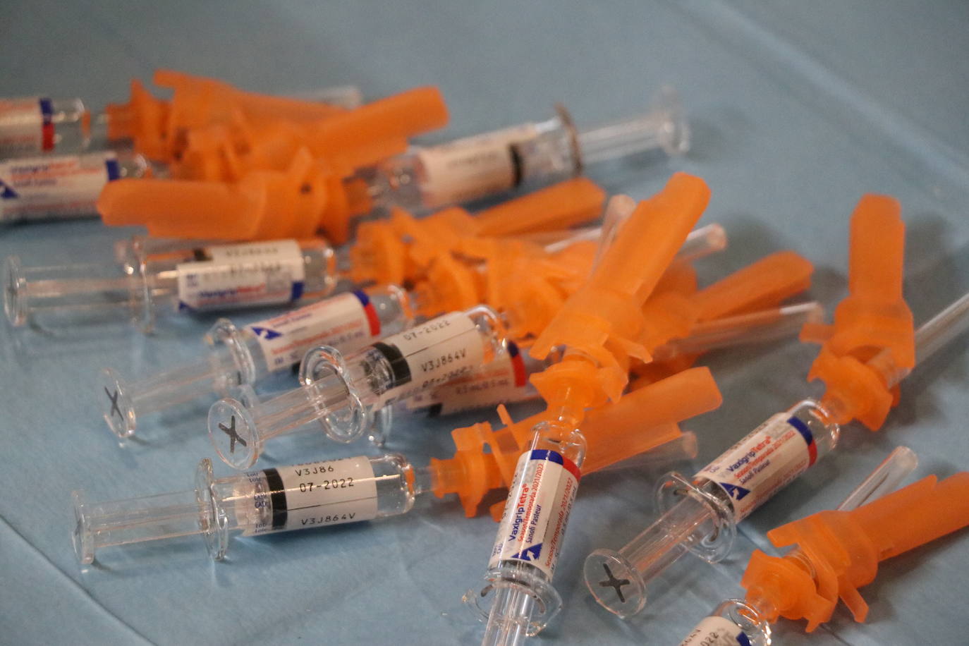 El vacunódromo abre de nuevo este martes para avanzar en la vacunación con colas rápidas tanto de mayores de 60 años como de personal sociosanitario | El día 8 la vacunación llega a internos y funcionarios de prisiones | El siguiente reto de Antención Primaria será vacunar a los niños, previsiblemente antes de navidad .