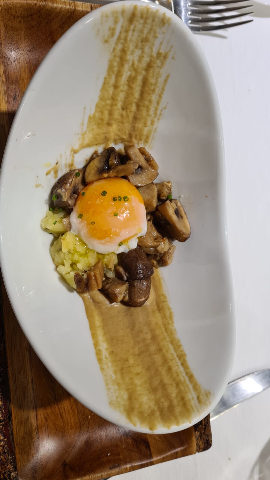 Huevo a 62° con base de patata y boletus