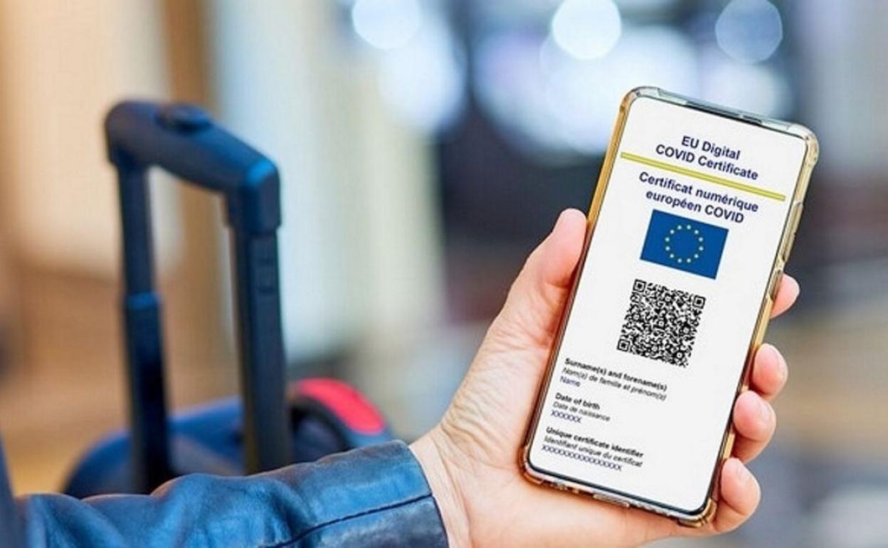 El uso del pasaporte covid no garantiza, según la Junta, la contención de la pandemia. 