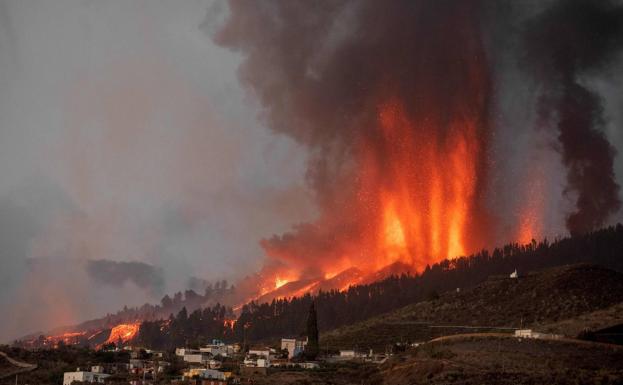 El volcán de La Palma continúa expulsando lava.
