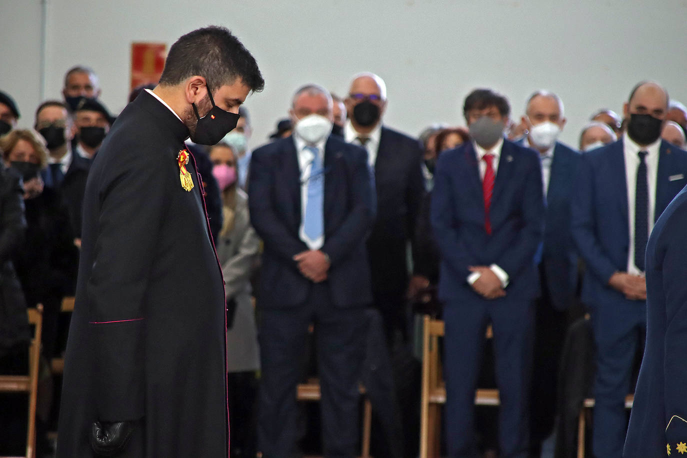 La Academia Básica del Aire recupera tras el parón por la pandemia los actos conmemorativos en honor a la patrona del Ejército del Aire | 312 Caballeros y Damas alumnos juraron fidelidad a la Bandera en un acto sin besos pero cargado de emoción.