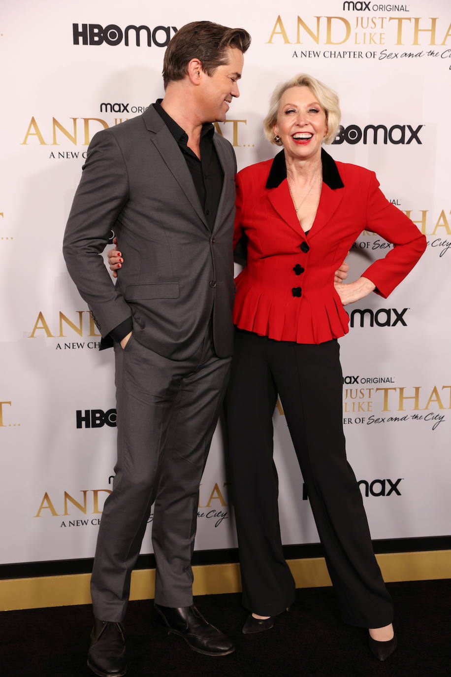 Andrew Rannells y Julie Halston 