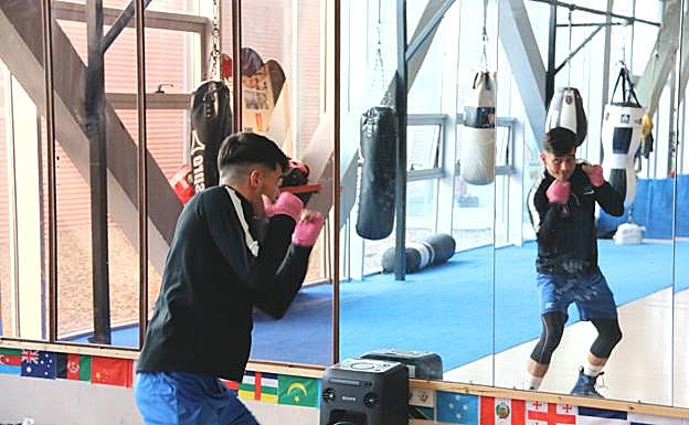Galería. Antonio Barrul entrena en el club de su vida, el Fuerte y Constante.