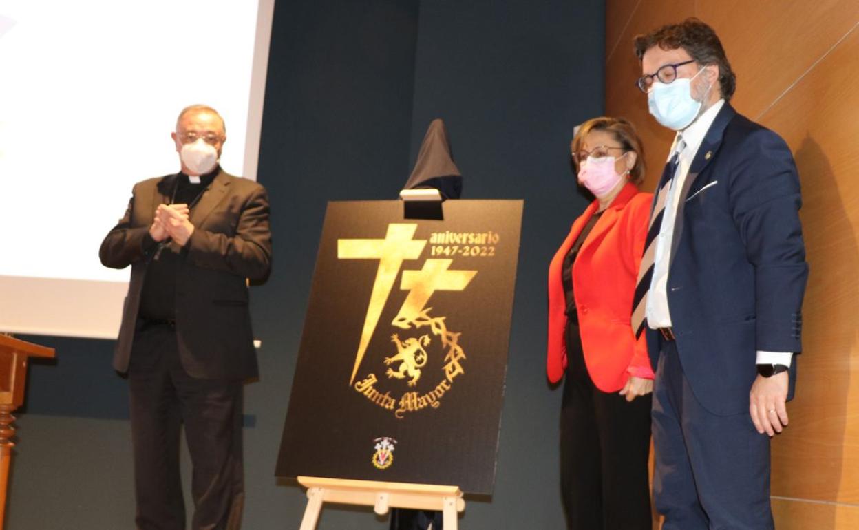 En el acto se descubrió el nuevo logo de la Junta Mayor de la Semana Santa de León.