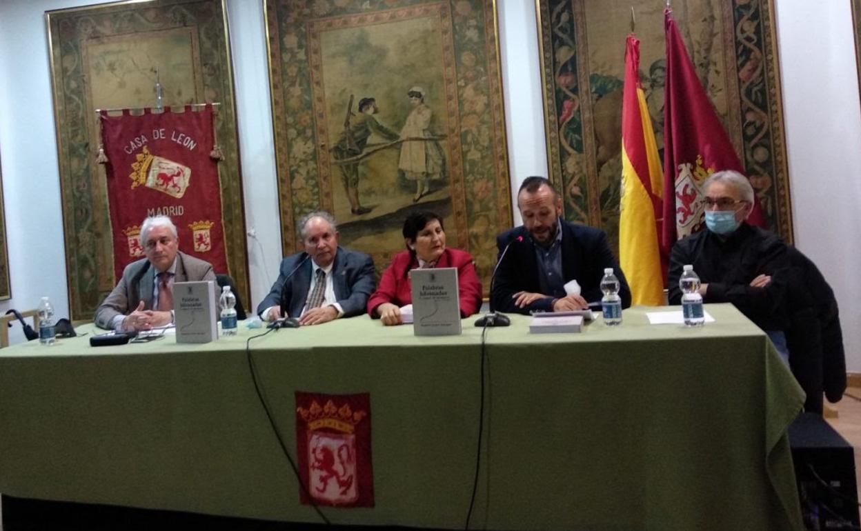 Presentación del libro de la filóloga leonesa en la Casa de León en Madrid. 