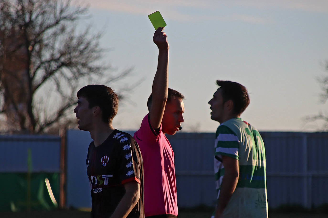 Un solitario tanto de Santín desequilibra la balanza en favor de los bercianos en un nuevo derbi provincia en la Tercera RFEF.