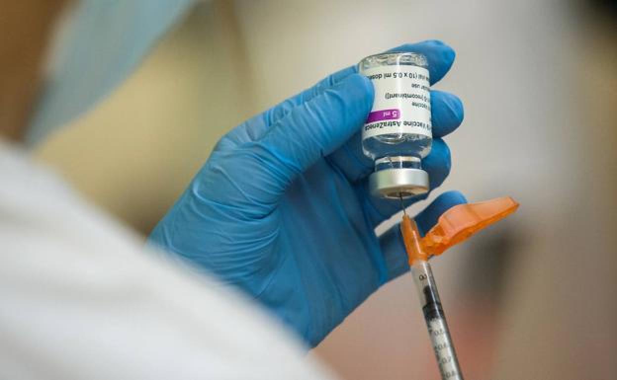 Un 83,5% de los mayores de 70 años de Castilla y León cuentan ya con la tercera dosis de la vacuna contra el covid