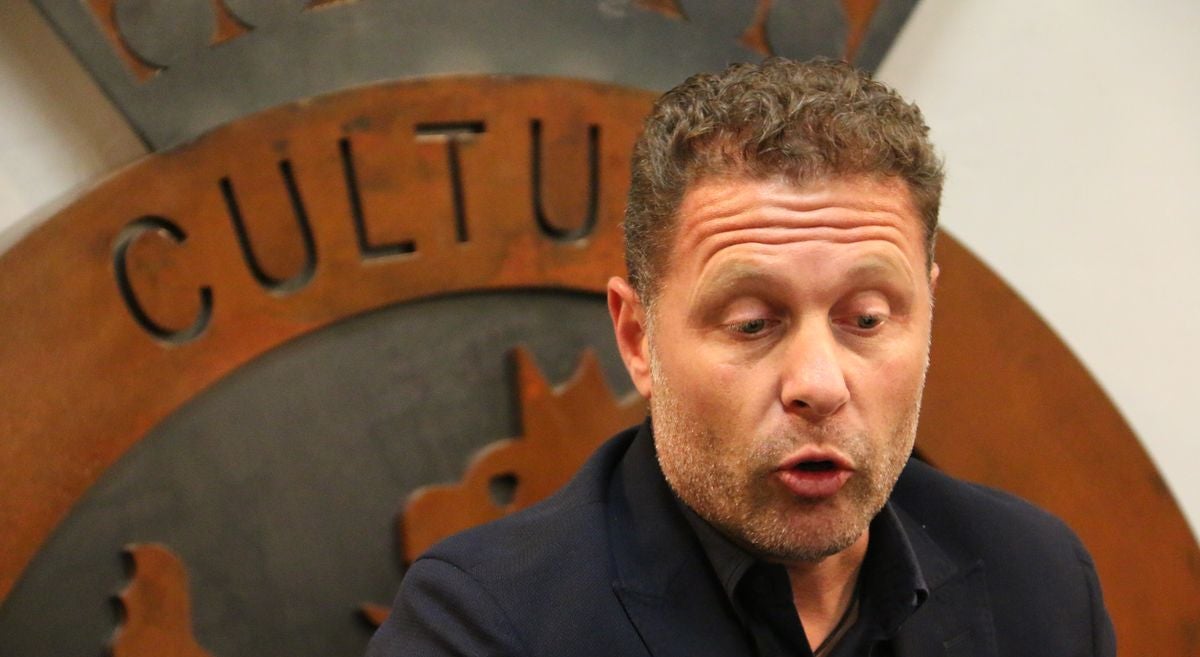 El club leonés prepara la puesta de largo de su nuevo entrenador tras la destitución de Ramón González.