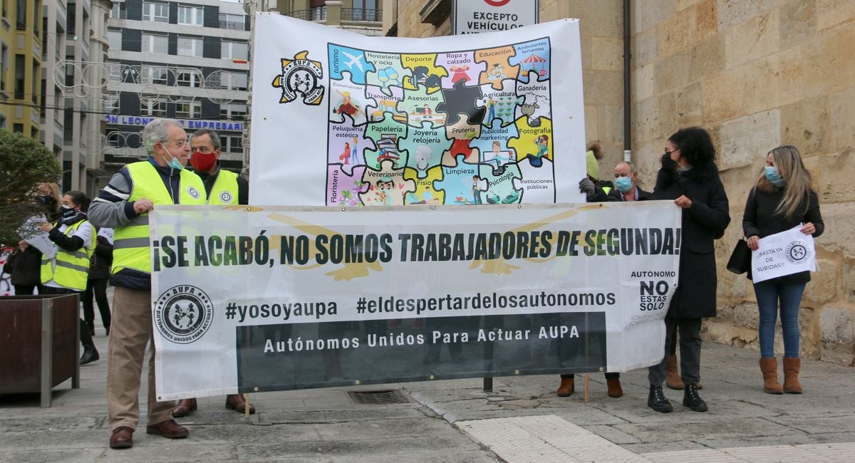 La asociación Aupa ha convocado una manifestación para pedir el cese de la subida de los impuestos y del precio de los suministros básicos.