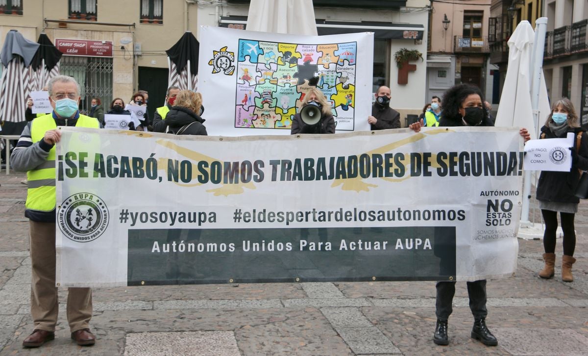 La asociación Aupa ha convocado una manifestación para pedir el cese de la subida de los impuestos y del precio de los suministros básicos.