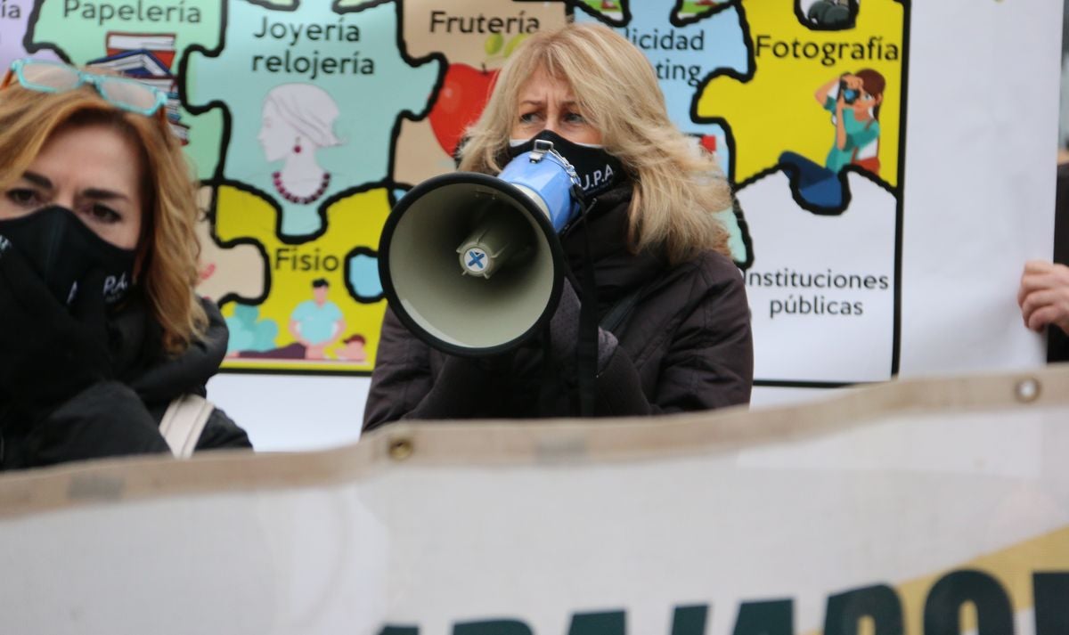 La asociación Aupa ha convocado una manifestación para pedir el cese de la subida de los impuestos y del precio de los suministros básicos.