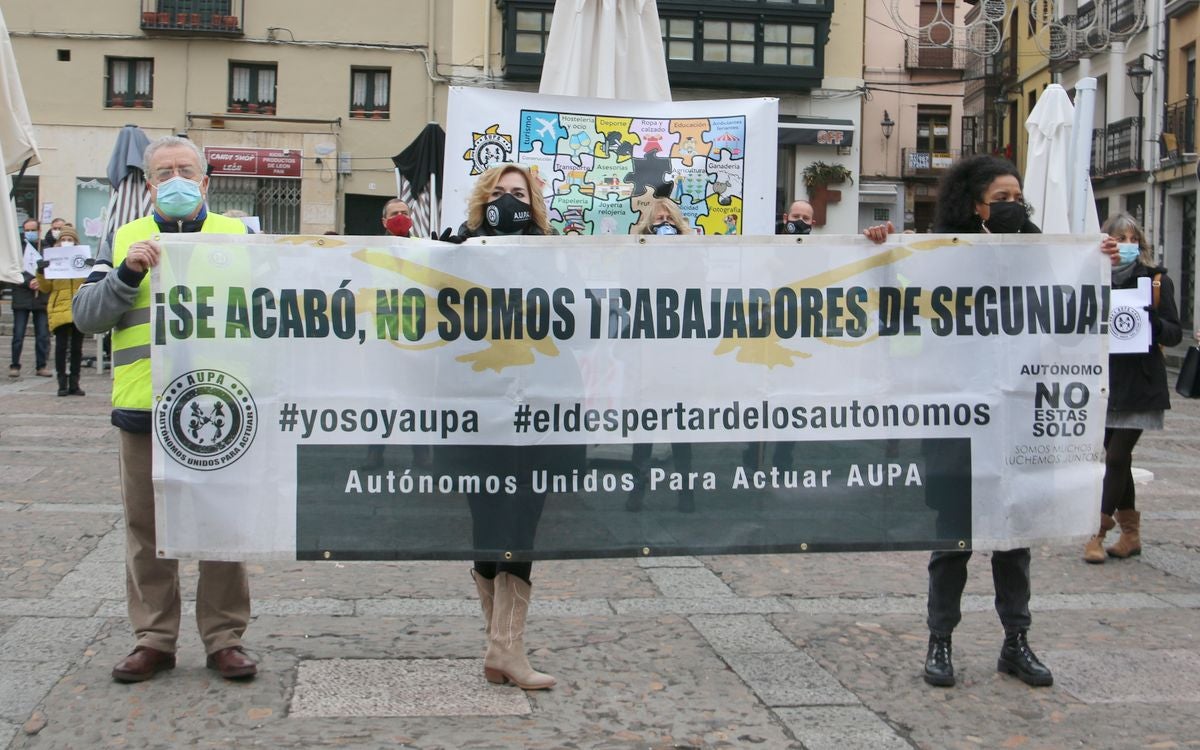 La asociación Aupa ha convocado una manifestación para pedir el cese de la subida de los impuestos y del precio de los suministros básicos.