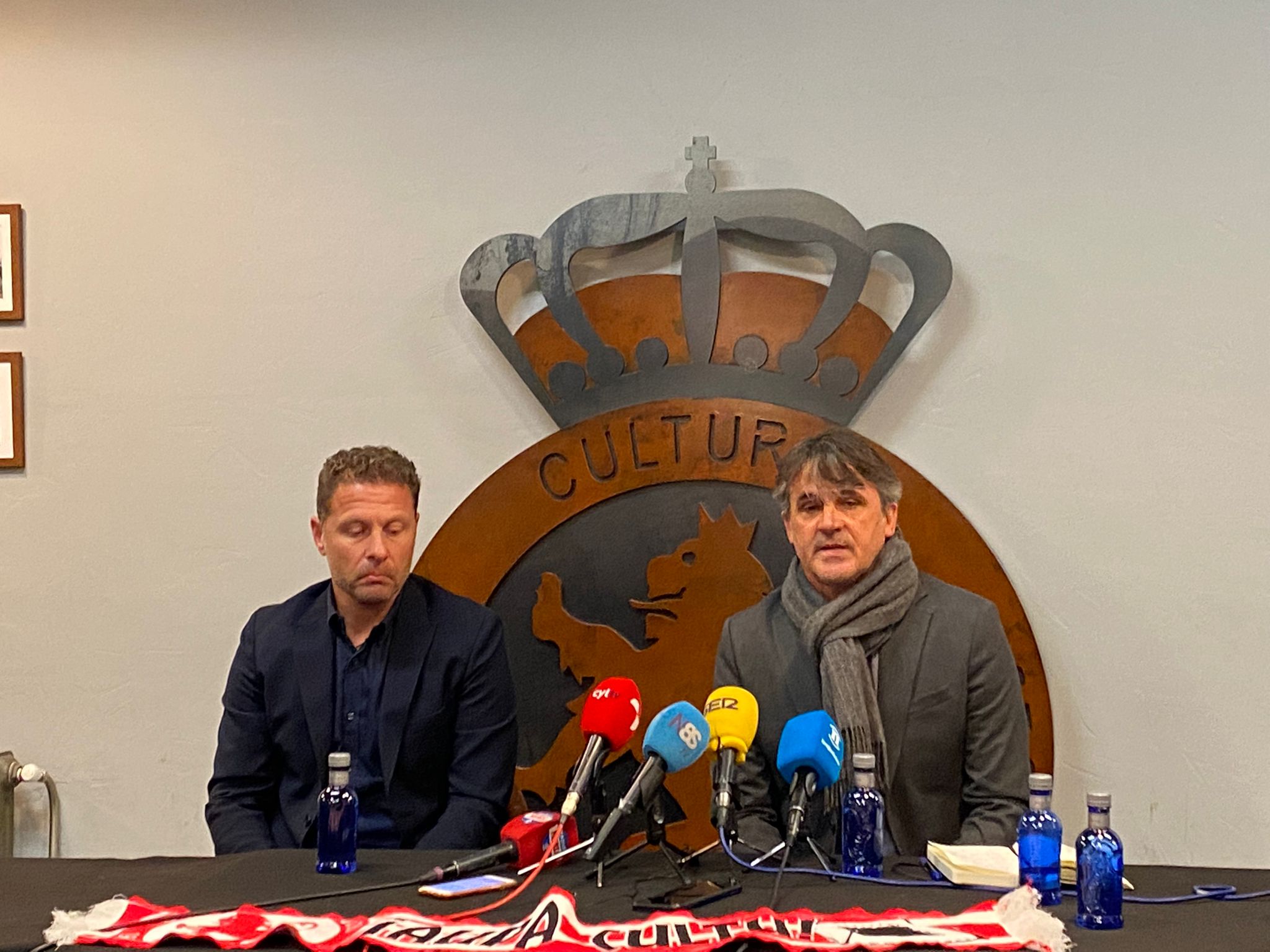 El club leonés prepara la puesta de largo de su nuevo entrenador tras la destitución de Ramón González.