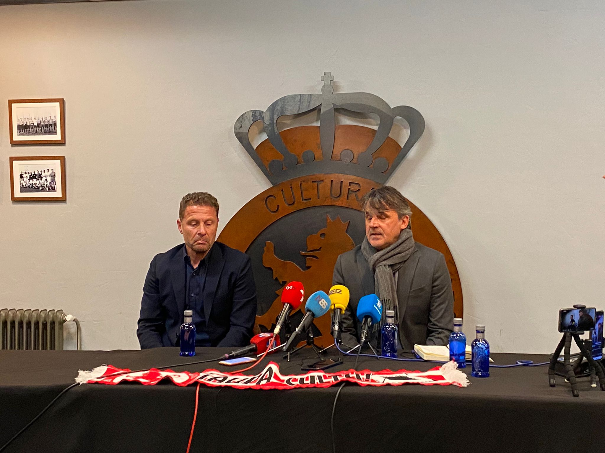 El club leonés prepara la puesta de largo de su nuevo entrenador tras la destitución de Ramón González.