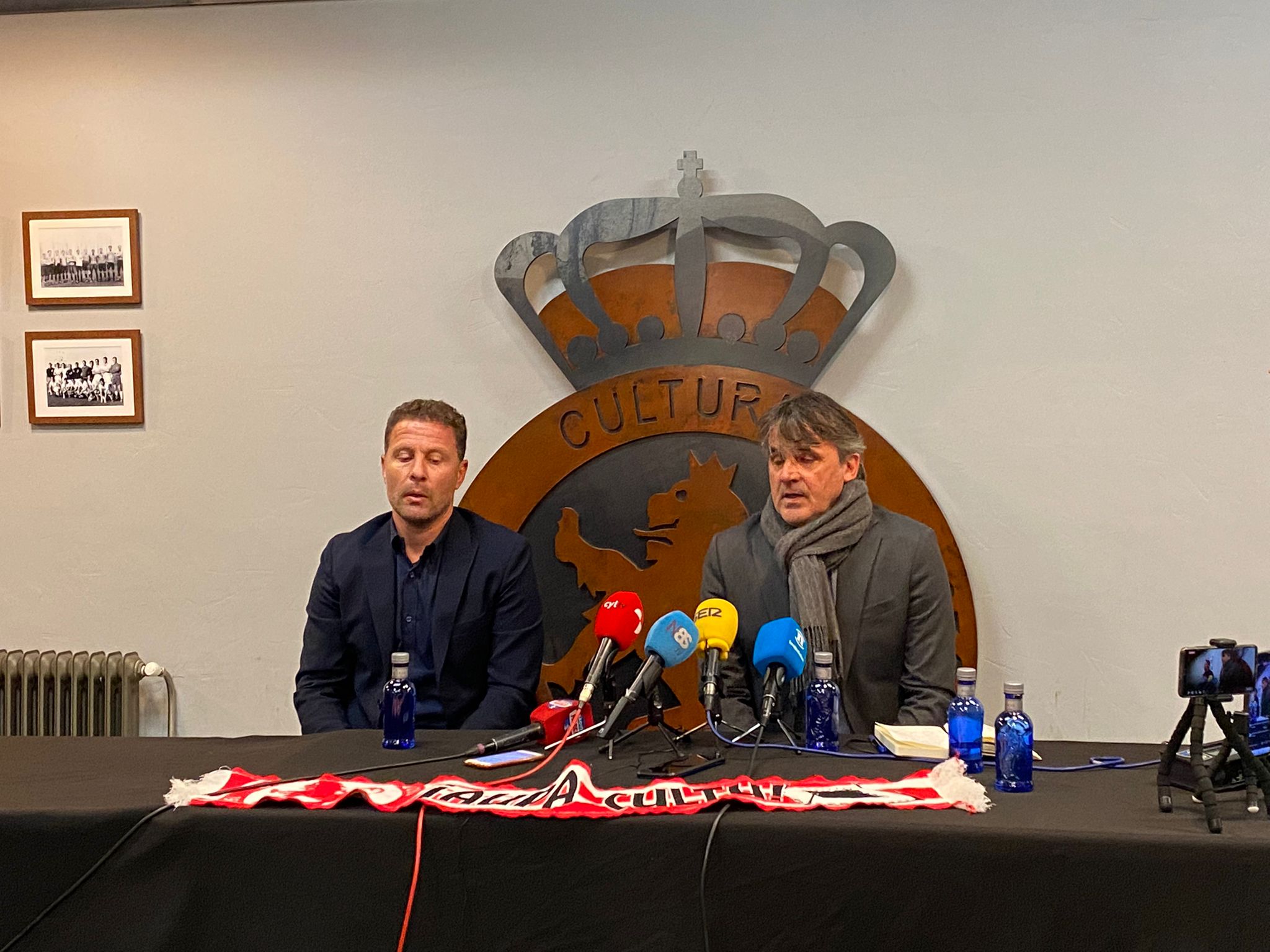 El club leonés prepara la puesta de largo de su nuevo entrenador tras la destitución de Ramón González.