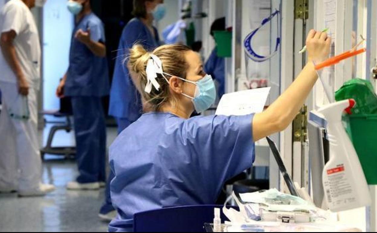 Satse acusa a la Junta de incumplir la normativa de la bolsa de empleo en plena crisis de falta de enfermeras