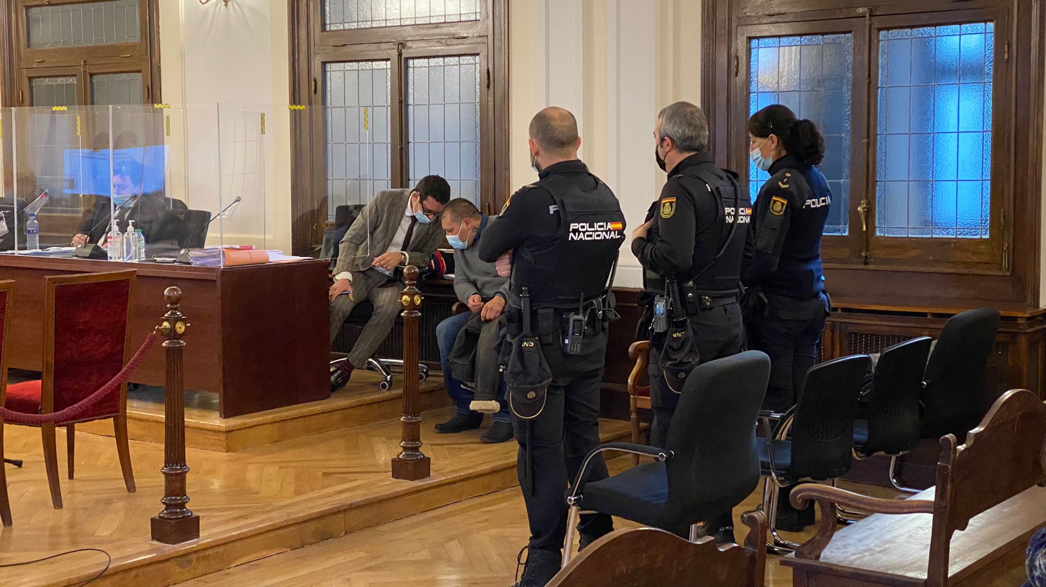 El acusado de homicidio en la carretera que une Ponferrada con Puente Domingo Flórez se enfrenta a 15 años de prisión y 122.497 euros de indemnización | El juicio se celebra con jurado popular en la Audiencia Provincial de León.