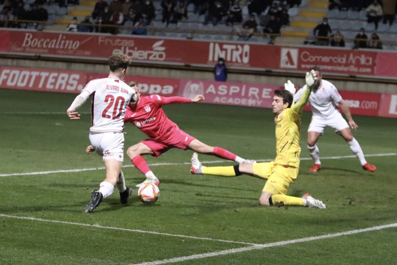 Álvaro Juan participó como titular en la derrota del equipo en la segunda ronda de la Copa del Rey.