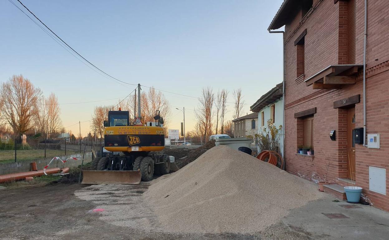 Las obras tienen por objetivo eliminar los vertidos a la presa de Sariegos. 