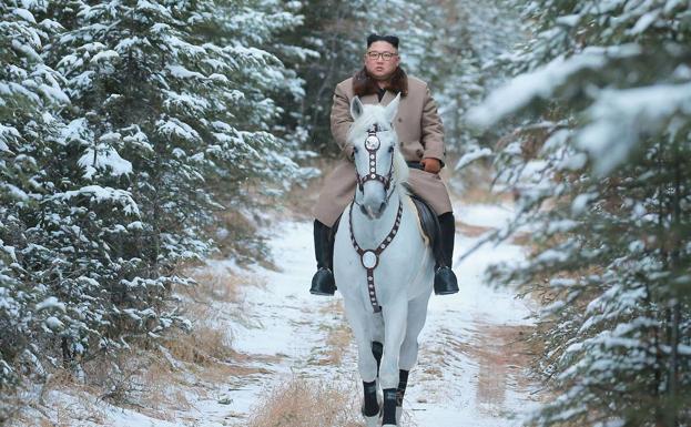 Kim Jong-un, líder supremo de Corea del Norte, a caballo en una imagen de archivo.