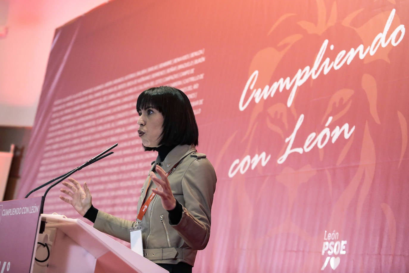 La ministra de Ciencia e Innovación y secretaria de Ciencia, Investigación y Universidades del PSOE Diana Morant, asiste al 14º Congreso provincial del PSOE en León. Junto a ella, el secretario general del partido en Castilla y León, Luis Tudanca y el secretario provincial, Javier Alfonso Cendón.