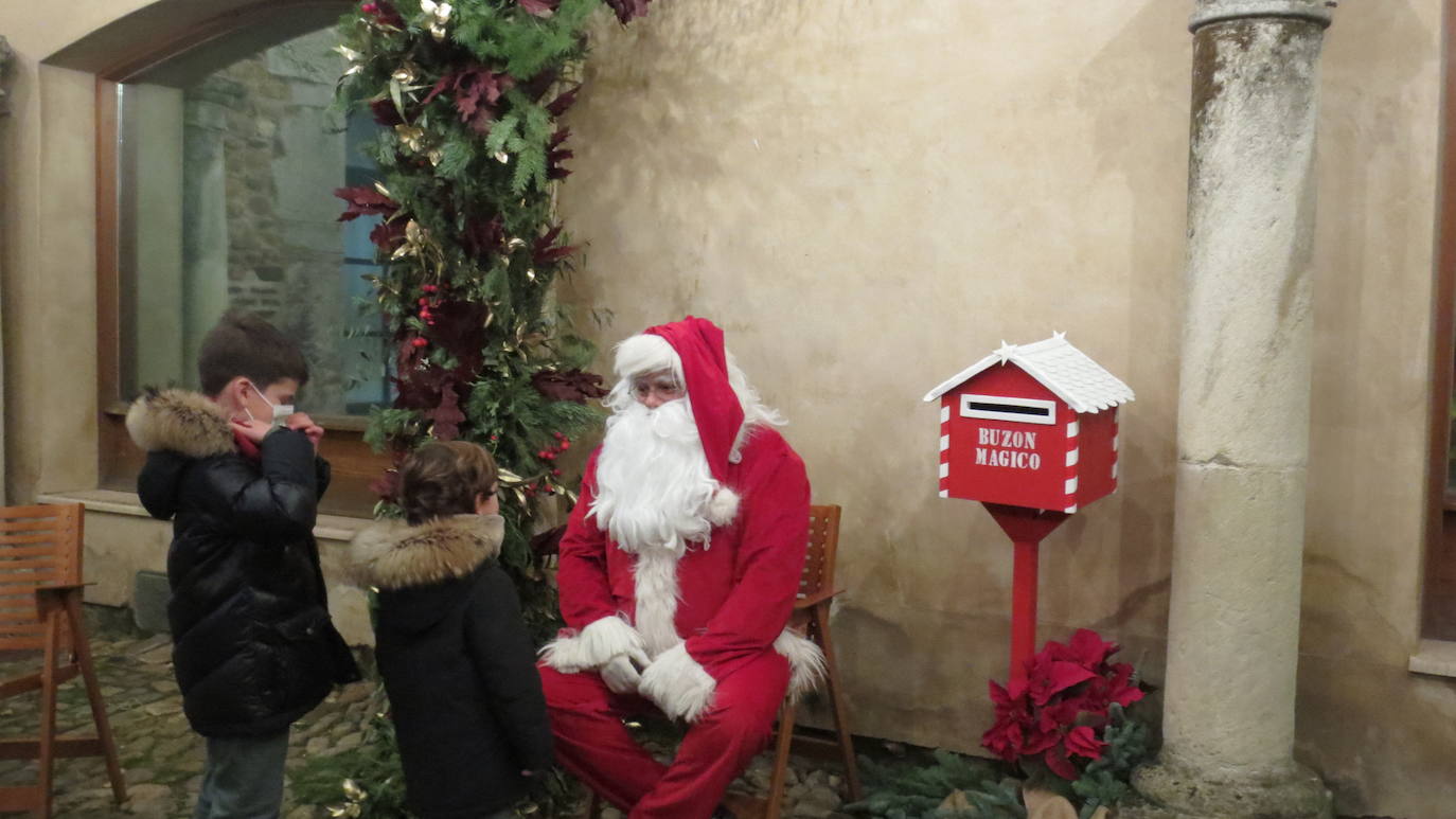 La edición de Navidad del Mercado Romántico lleva hasta esta histórica ubicación decenas de puestos para encontrar el regalo perfecto.