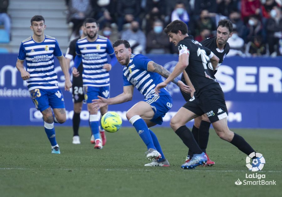 El estadio berciano ha acogido la última jornada antes del parón navideño con un encuentro entre la Deportiva y el Amorebieta.