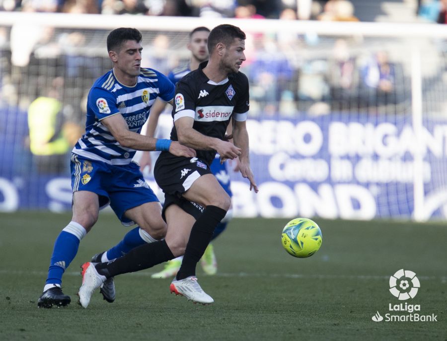 El estadio berciano ha acogido la última jornada antes del parón navideño con un encuentro entre la Deportiva y el Amorebieta.