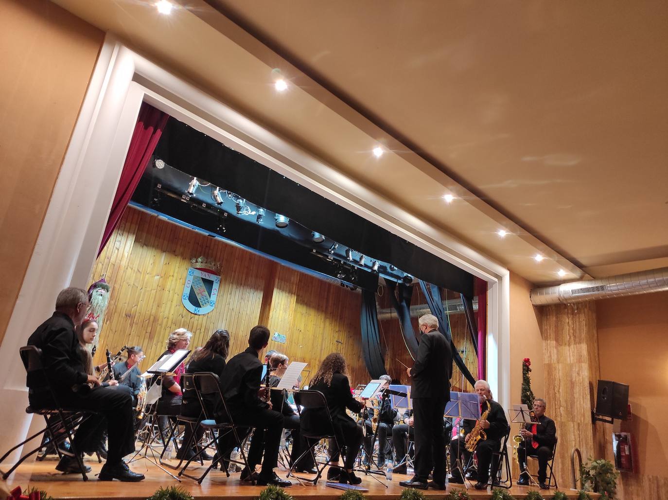 En la Casa de Cultura la Banda de Música y en la Iglesia de San Pedro la Coral Coyantina y el Coro Infantil del CEIP Bernardino Pérez protagonizaron sendos conciertos de Navidad, en un fin de semana en el que se inauguró el nuevo Nacimiento.