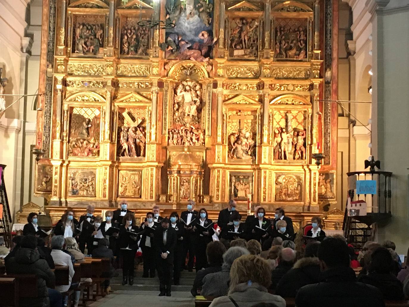 En la Casa de Cultura la Banda de Música y en la Iglesia de San Pedro la Coral Coyantina y el Coro Infantil del CEIP Bernardino Pérez protagonizaron sendos conciertos de Navidad, en un fin de semana en el que se inauguró el nuevo Nacimiento.