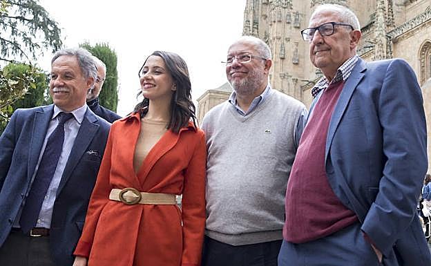 Inés Arrimadas, presidenta de Ciudadanos, explica su postura sobre la situación política en Castilla y León.
