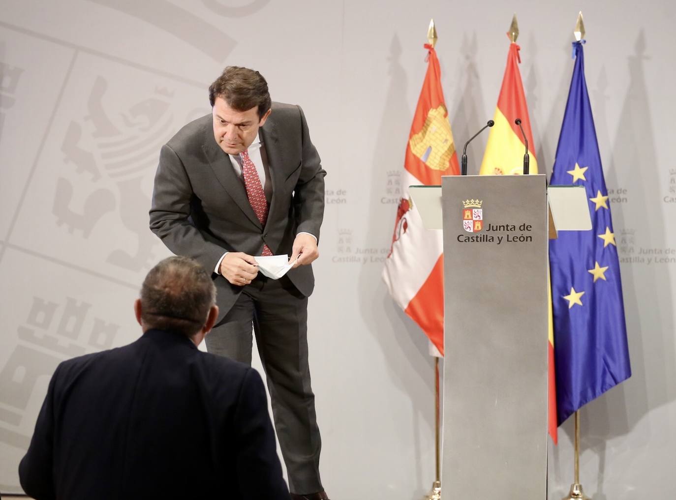 El presidente de la Junta de Castilla y León, Alfonso Fernández Mañueco, informa en rueda de prensa sobre la XXV Conferencia de Presidentes, que se celebra de forma telemática.