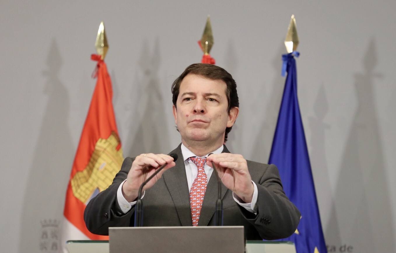 El presidente de la Junta de Castilla y León, Alfonso Fernández Mañueco, informa en rueda de prensa sobre la XXV Conferencia de Presidentes, que se celebra de forma telemática.